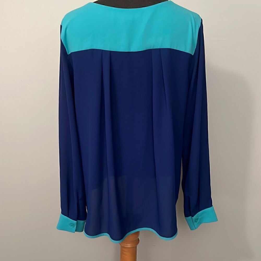 Women's Silk Button-Down Color Block Long Sleeve Top - Picture 3 of 8